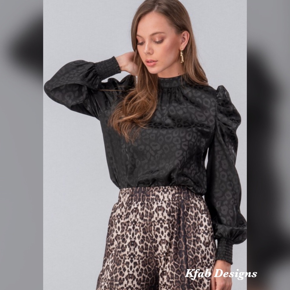 🥰LAST! Leopard Print Mock Neck Puff Sleeve Blouse - Picture 5 of 8